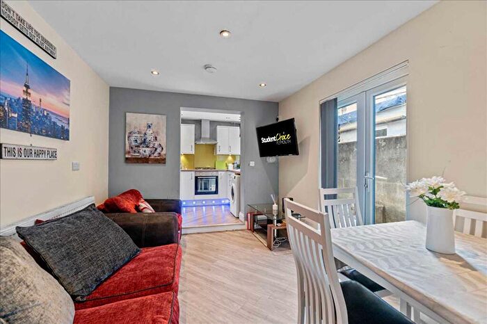 5 Bedroom Terraced House To Rent In Furzehill Road, Plymouth, PL4