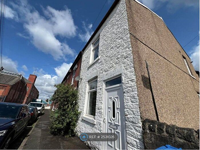 3 Bedroom Flat To Rent In Meadow Street, Hyde, SK14