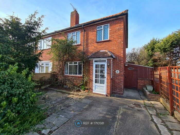 3 Bedroom Semi-Detached House To Rent In Hanworth Road, Hounslow, TW4