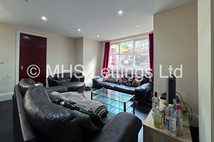 9 Bedroom Terraced House To Rent In Hyde Park Road, Leeds, LS6