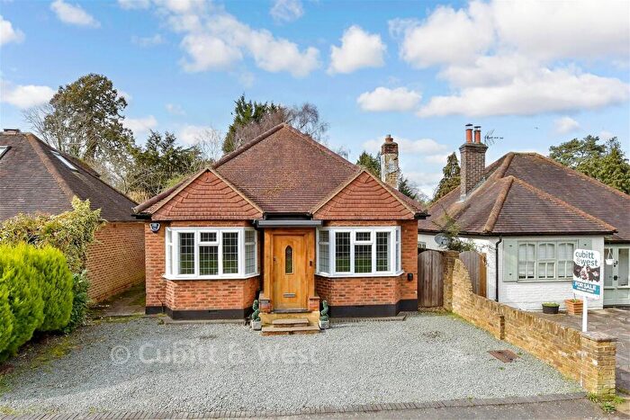 3 Bedroom Chalet For Sale In Dorking Road, Tadworth, Surrey, KT20