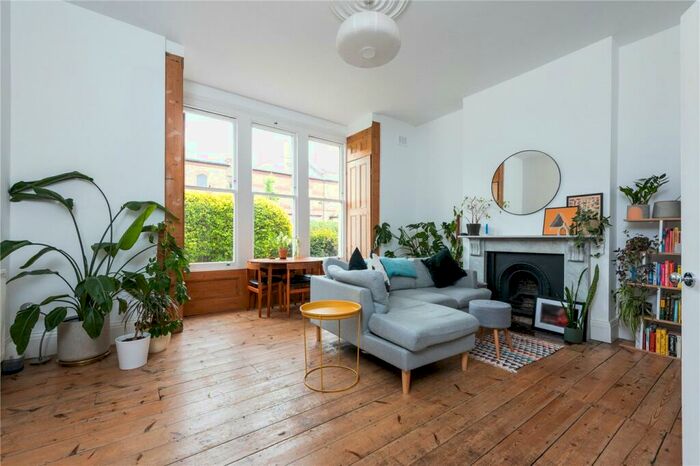 3 Bedroom Flat To Rent In Finsbury Park Road, Finsbury Park, N4