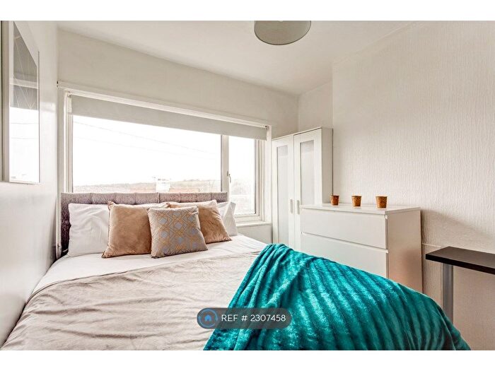 5 Bedroom Semi-Detached House To Rent In Bevendean Crescent, Brighton, BN2