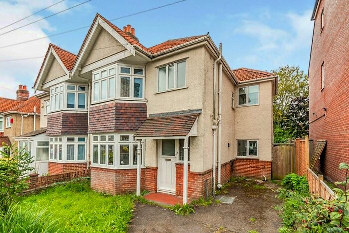 6 Bedroom Semi-Detached House To Rent In Ripstone Gardens, Southampton SO17