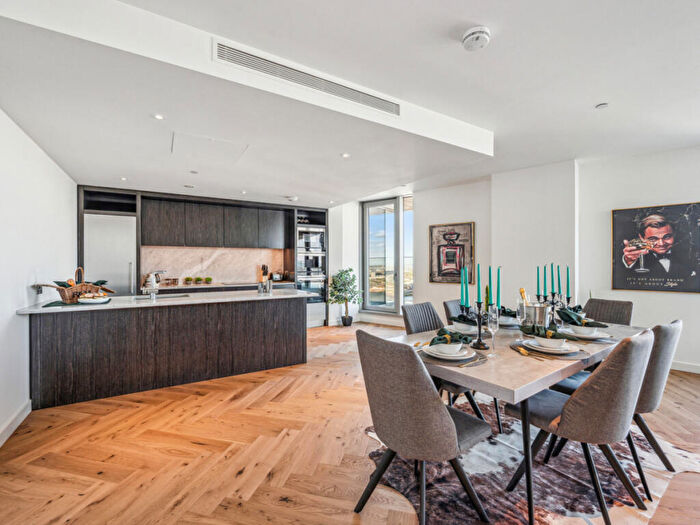 2 Bedroom Penthouse For Sale In Biscayne Avenue, London, E14