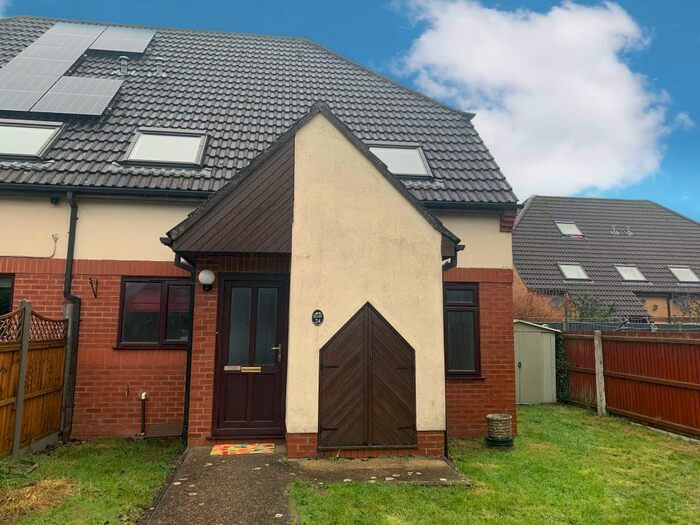 2 Bedroom House To Rent In Honeyfields, Gillingham, SP8