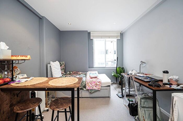 Studio To Rent In Charterhouse Square, Barbican, London, EC1M