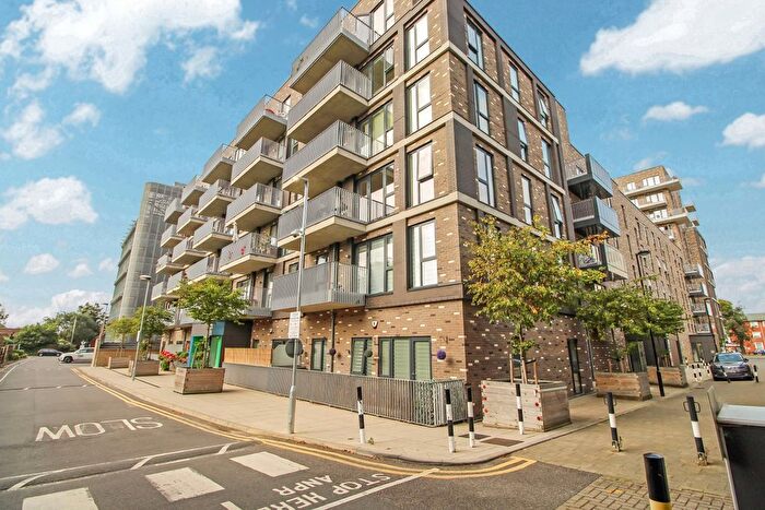 2 Bedroom Flat To Rent In Crossways, Windsor Road, Slough, SL1