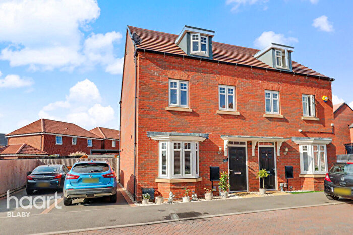 3 Bedroom Semi-Detached House For Sale In Gravel Pen, Leicester, LE18