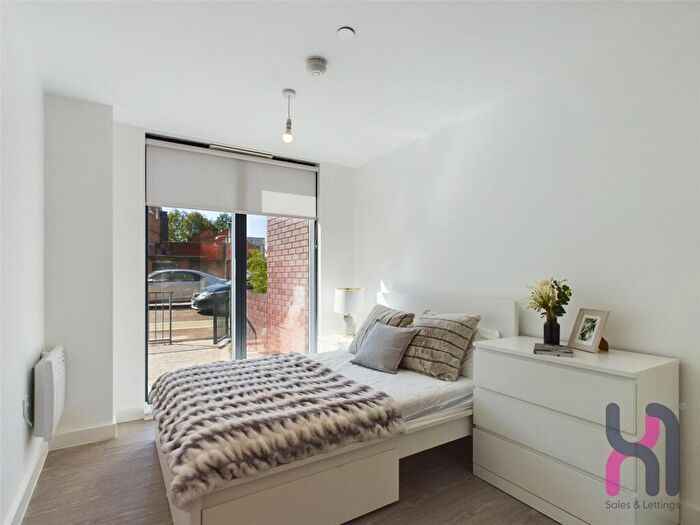 3 Bedroom Flat To Rent In The Landmark, Liverpool Street, Salford, M5