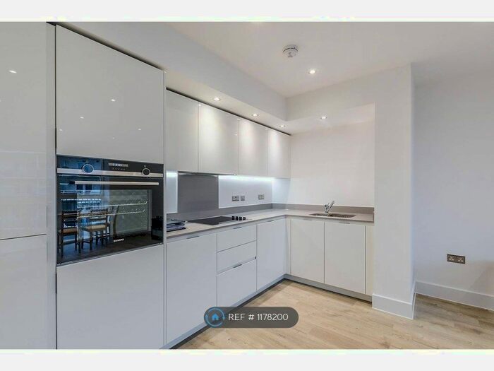 2 Bedroom Flat To Rent In Lyon Road, Harrow, HA1