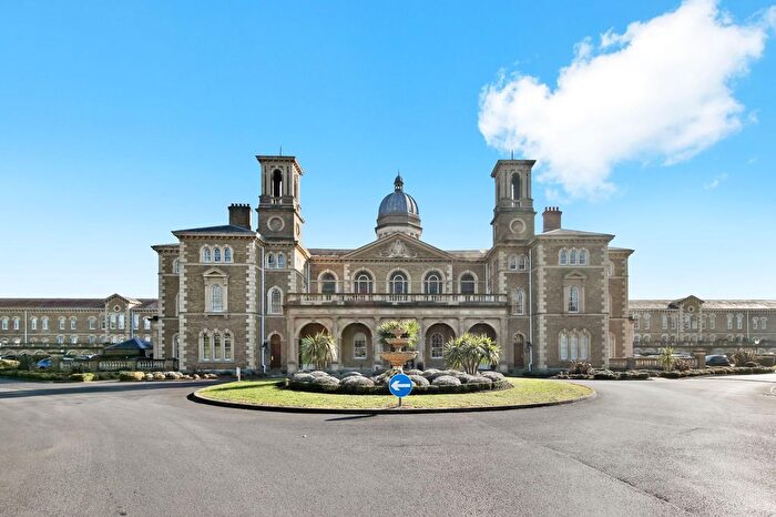 3 Bedroom Flat To Rent In Royal Drive, Princess Park Manor Royal Drive, N11