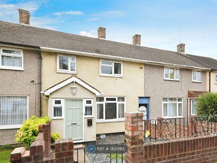 4 Bedroom Terraced House To Rent In Hilldene Avenue, Romford, RM3