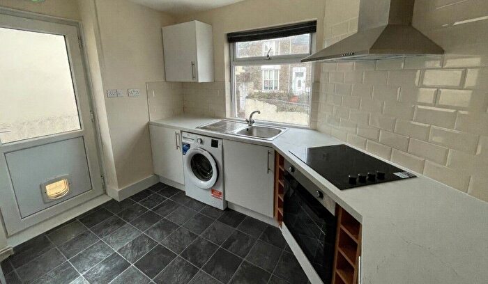 3 Bedroom Flat To Rent In Chaddesley Terrace, Swansea, SA1