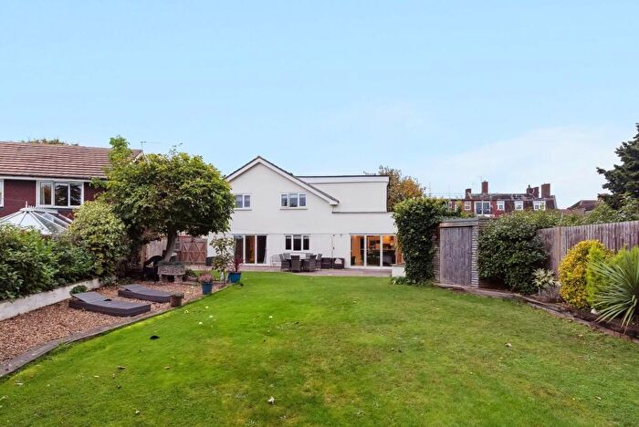 5 Bedroom Detached House For Sale In The Lawns, Cheam, SM2