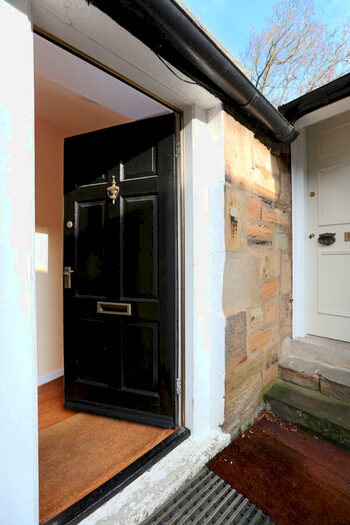 2 Bedroom Flat To Rent In , Gloucester Lane, Edinburgh, EH3