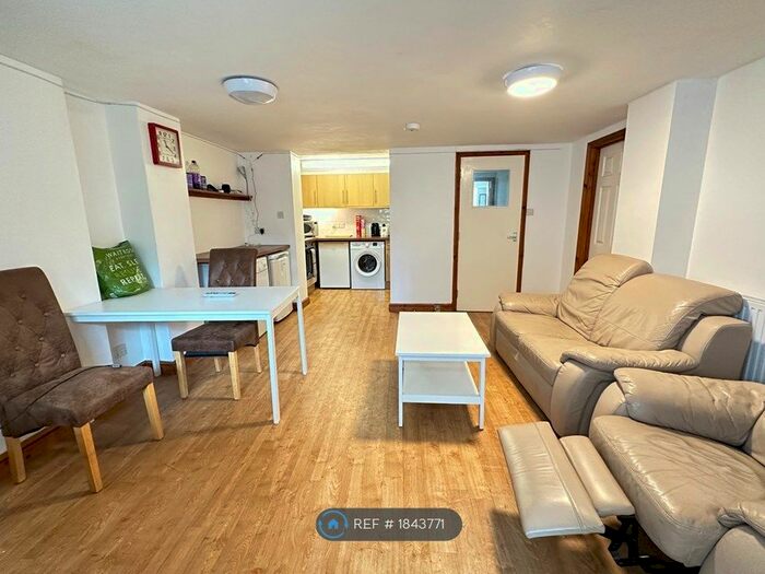 2 Bedroom Flat To Rent In Union Road, Exeter, EX4