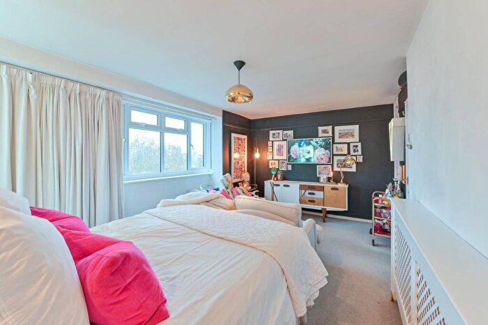 Studio For Sale In Bethwin Road, Camberwell, London, SE5