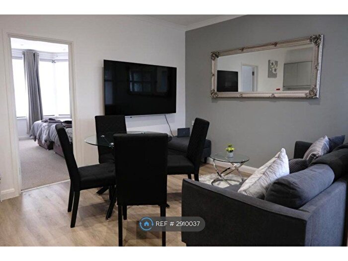 2 Bedroom Flat To Rent In County Road, Swindon, SN1