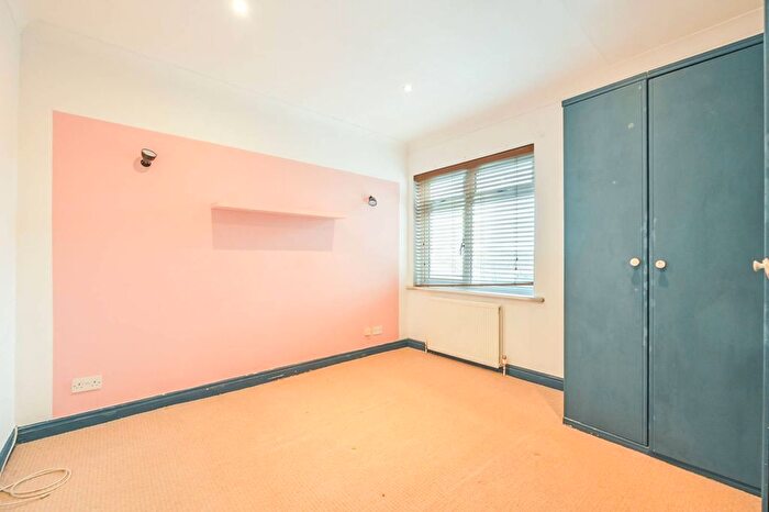 2 Bedroom Terraced House To Rent In Beresford Road, Walthamstow, London, E17