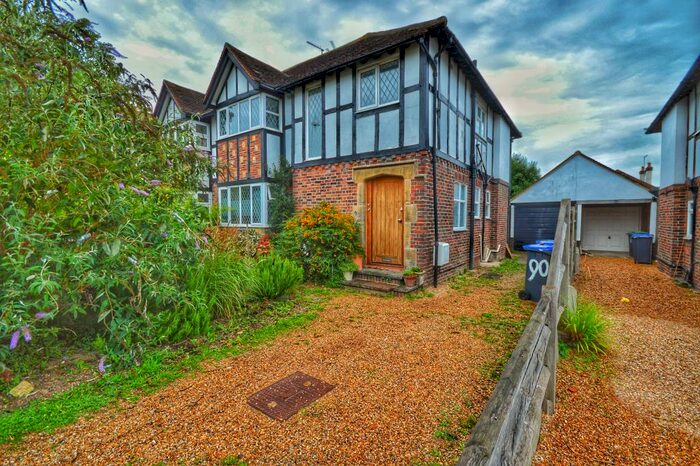 2 Bedroom Flat To Rent In George V Avenue, Goring-by-Sea, Worthing, BN11