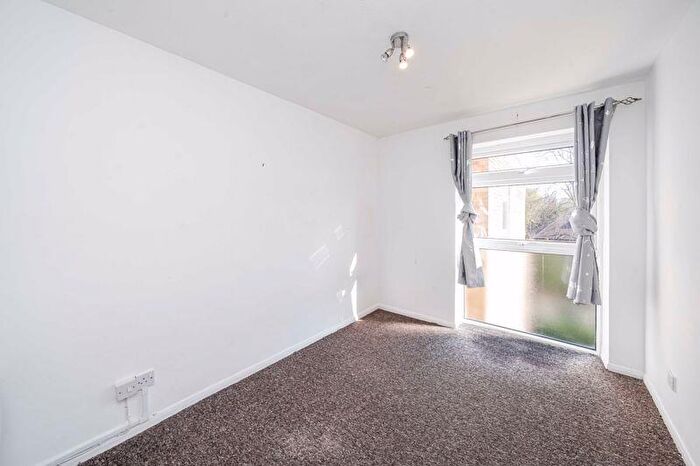 2 Bedroom Flat To Rent In Cheam Road, Sutton, SM1
