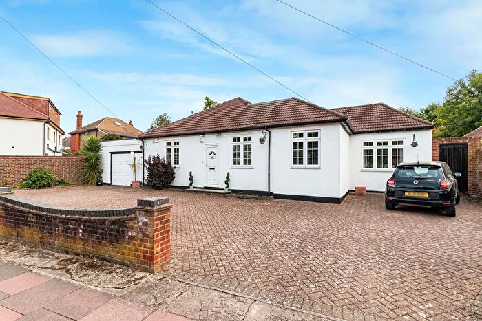 3 Bedroom Bungalow For Sale In Walton Road, Sidcup, DA14