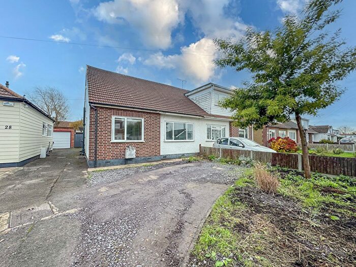 2 Bedroom Semi Detached Bungalow For Sale In Harrogate Road, Hockley, SS5