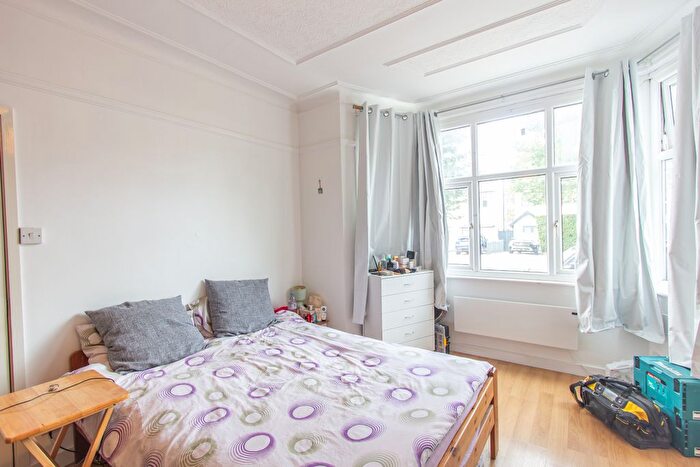 Studio To Rent In Hallswelle Road, Temple Fortune, Golders Green, Temple Fortune, Golders Green, NW11
