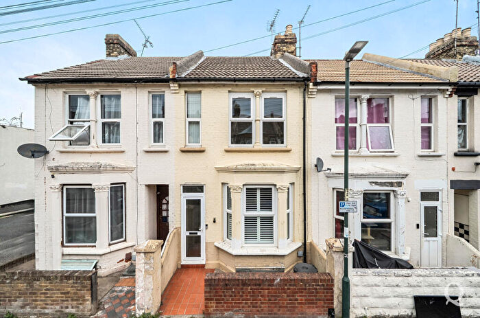 3 Bedroom Terraced House For Sale In Balmoral Road, Gillingham, Kent, ME7