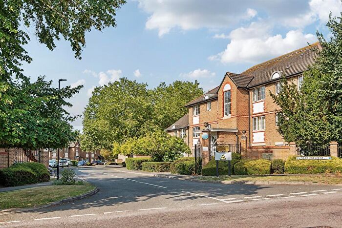 2 Bedroom Flat For Sale In Cunard Crescent, London, N21