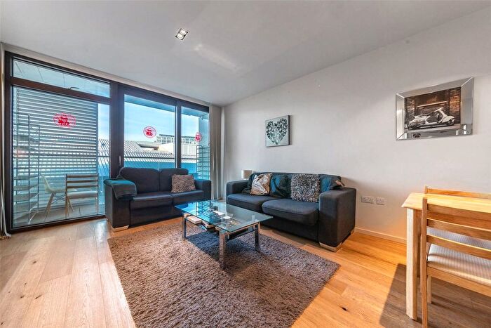3 Bedroom Flat For Sale In York Way, Kings Cross, N1C