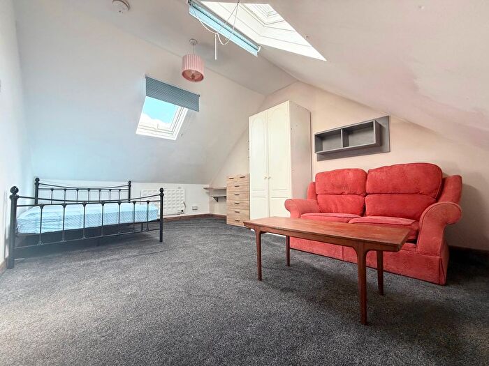 Studio To Rent In Flat E Dunstable Road, Luton, LU4