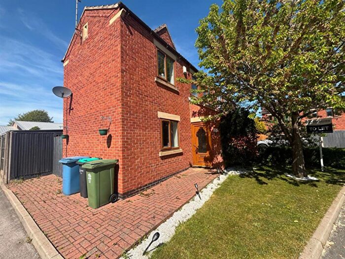 3 Bedroom Semi-Detached House To Rent In Red Oaks Court, Warsop, Mansfield, NG20