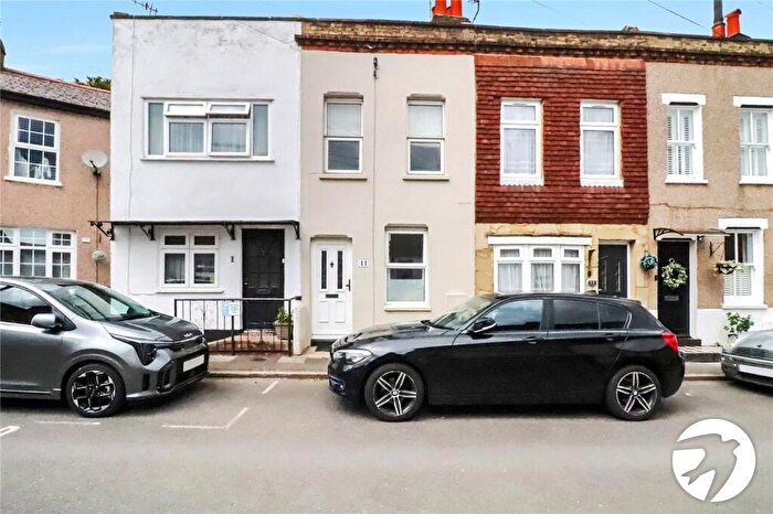 2 Bedroom Terraced House For Sale In Stapley Road, Belvedere, DA17