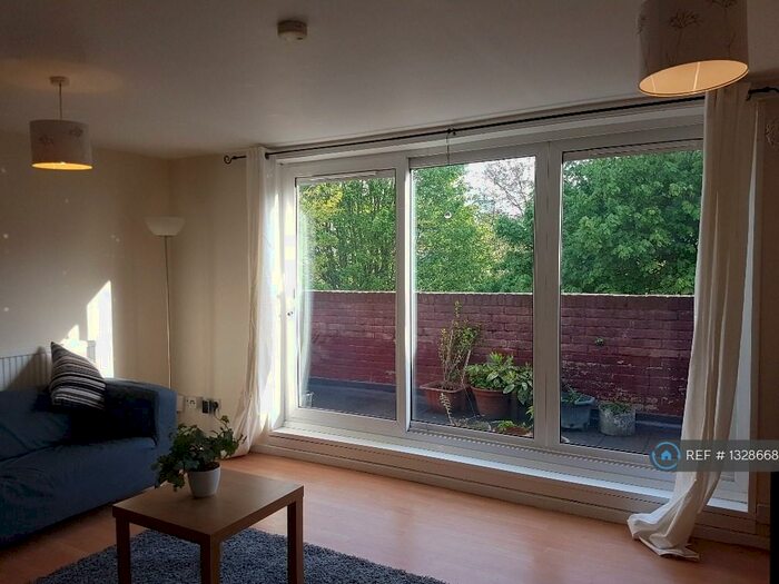 3 Bedroom Flat To Rent In Girdlestone Walk, London, N19