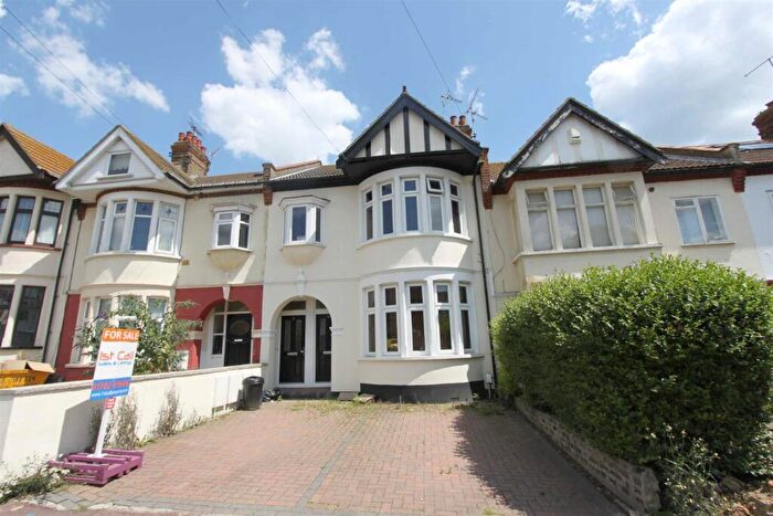 2 Bedroom Flat To Rent In Park Lane, Southend On Sea, SS1