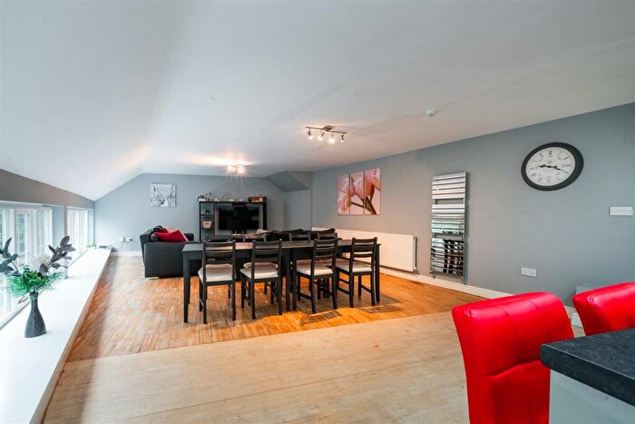 3 Bedroom Apartment To Rent In Derwent Views, Dale Road, Matlock, DE4