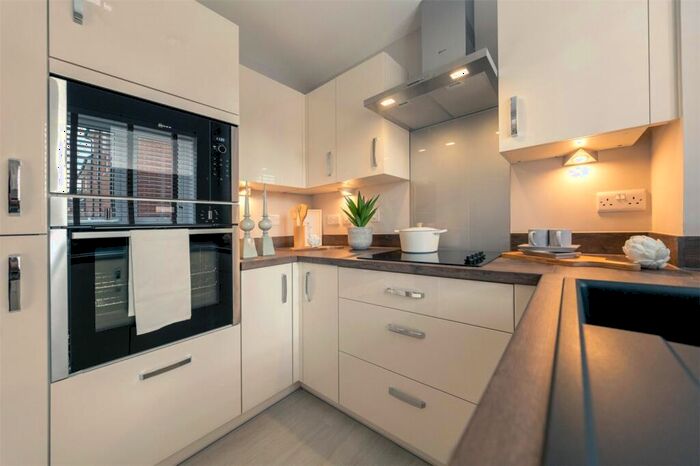 1 Bedroom Apartment For Sale In Outwood Lane, Chipstead, Coulsdon, Surrey, CR5