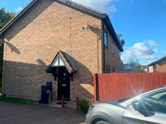 1 Bedroom Town House To Rent In Oaktree Close, Hamilton, LE5