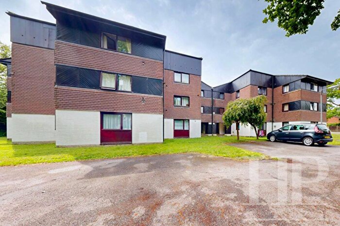 1 Bedroom Apartment To Rent In Camelot Court, Ifield, RH11