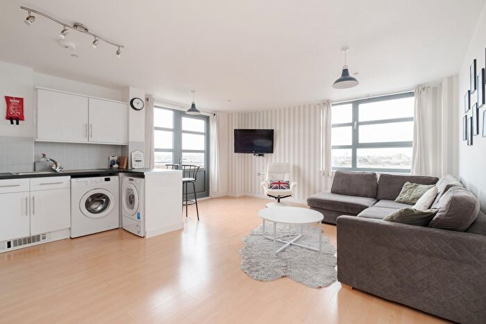 3 Bedroom Flat For Sale In Southgate Road, London, N1
