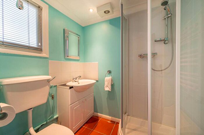 5 Bedroom End Of Terrace House For Sale In Samantha Close, Walthamstow, London, E17