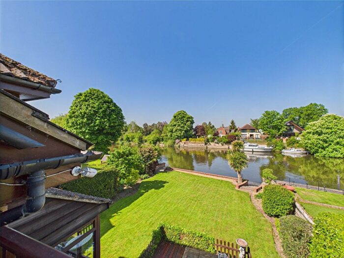 3 Bedroom Detached House For Sale In Friary Island, Wraysbury, Berkshire, TW19