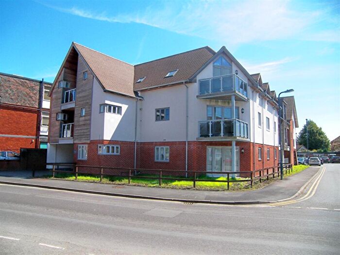 2 Bedroom Flat To Rent In Elmor Lodge, Charles Street, Petersfield., GU32