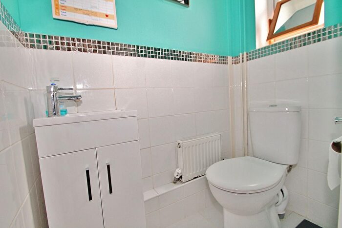3 Bedroom End Terrace House For Sale In Ralegh Crescent, Witney, OX28