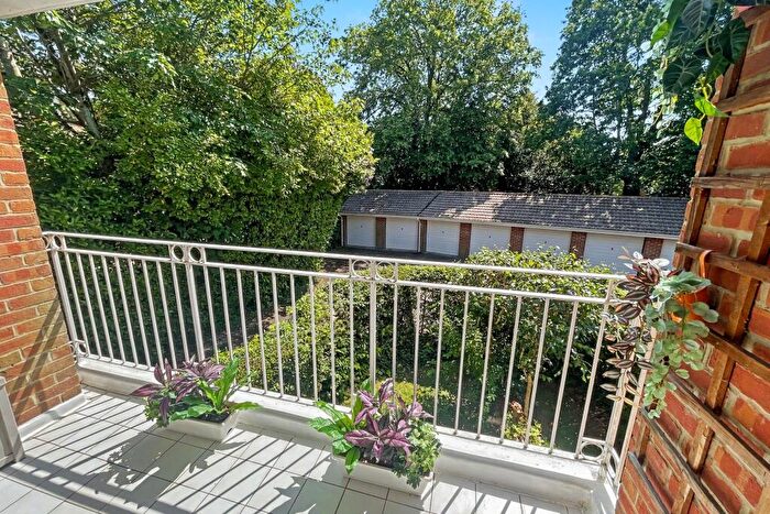 2 Bedroom Flat For Sale In Bournemouth, BH1