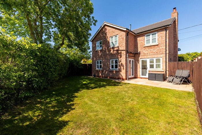 3 Bedroom Detached House For Sale In Modern Cottage With Gated Entrance And Private Driveway In Alpraham, CW6