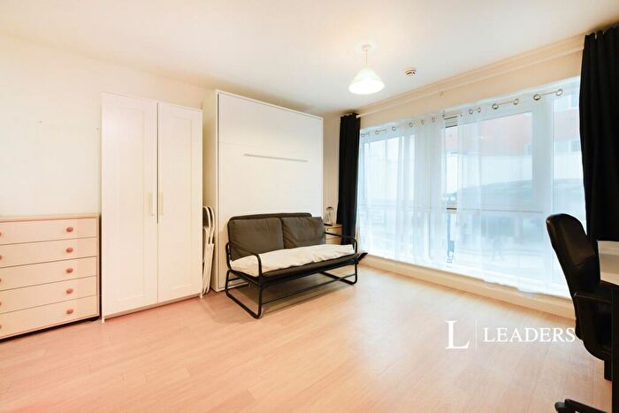 Flat To Rent In The Roundhouse, Gunwharf Quays, Portsmouth, PO1