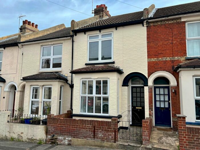 3 Bedroom Terraced House To Rent In Clarence Avenue, Rochester, ME1